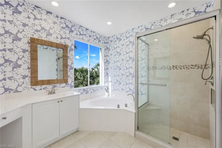 1540 Clermont Dr # F202, Naples, Florida 34109