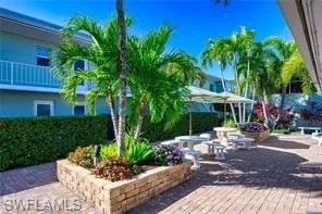 637 12th Ave S 637, Naples, Florida 34102