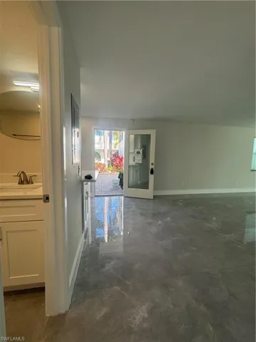 637 12th Ave S 637, Naples, Florida 34102