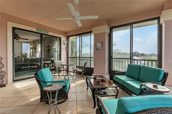 Sunroom with ceiling fan