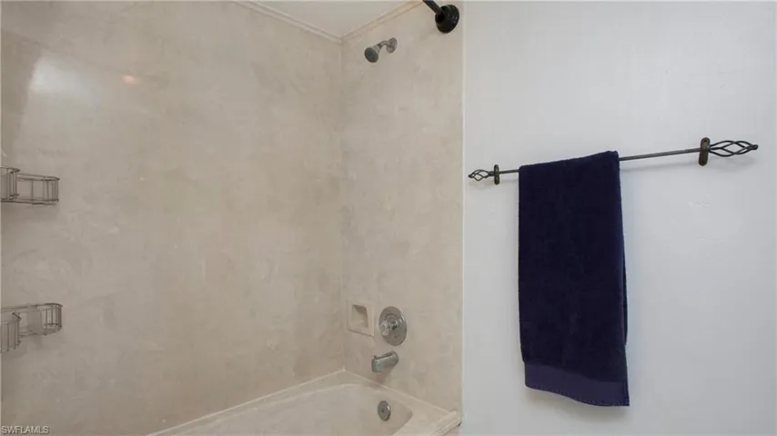Bathroom featuring tiled shower / bath combo