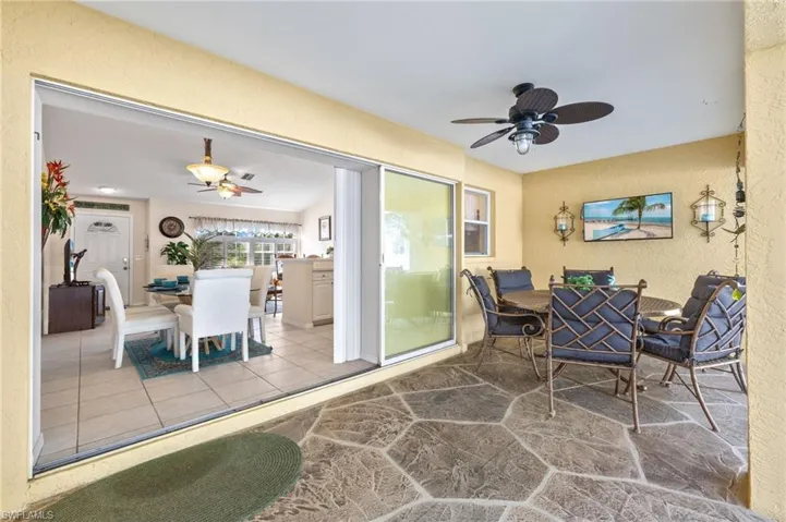 Sunroom / solarium with ceiling fan