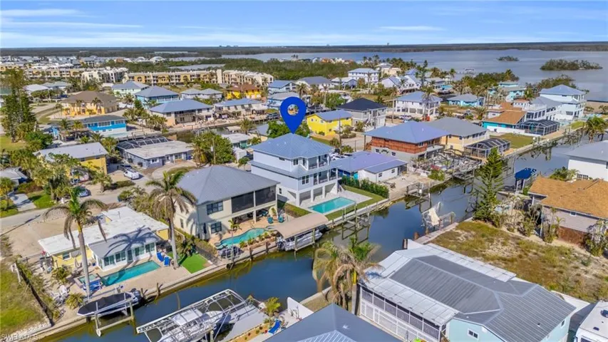 VIRTUALLY ENHANCED - Bird's eye view with a water view