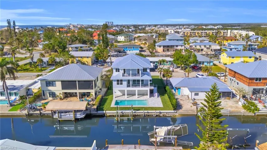 VIRTUALLY ENHANCED - Bird's eye view with a water view