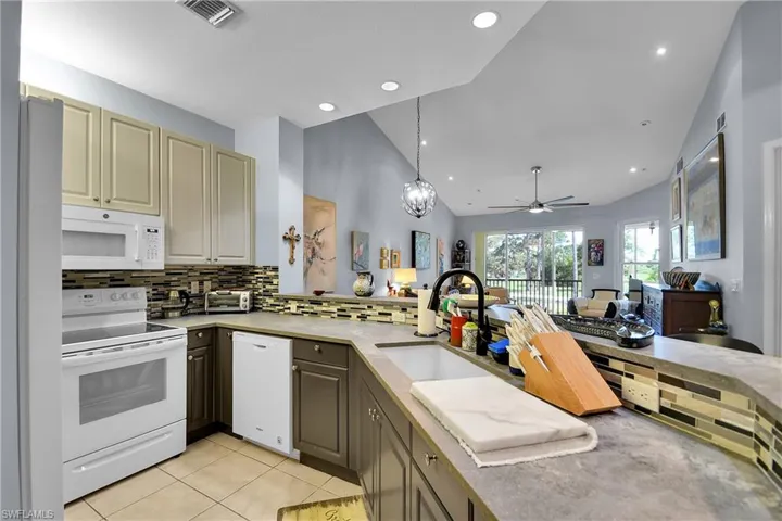 15250 Riverbend Blvd 202, North Fort Myers, Florida 33917