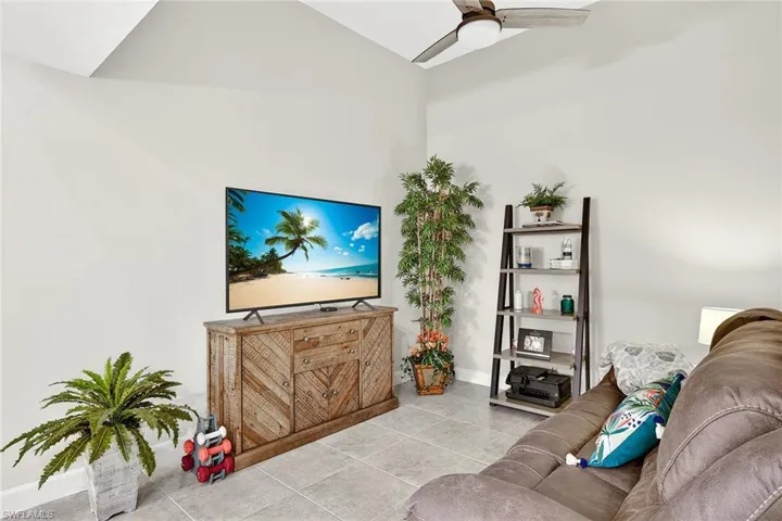 Den, can be used as a bedroom