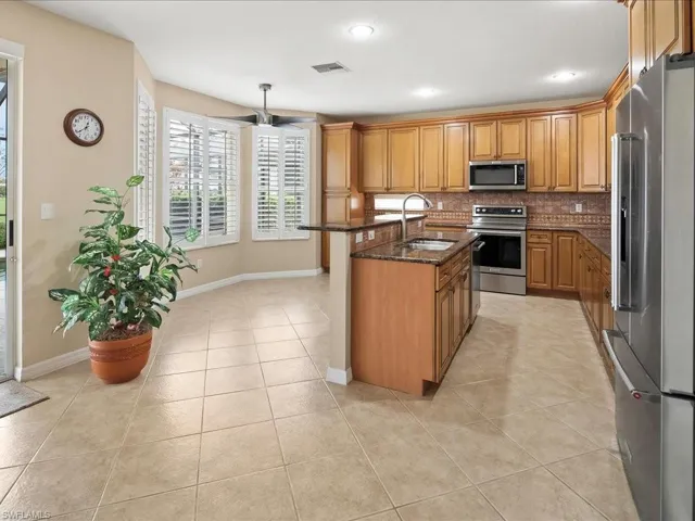 Eat-In Kitchen
