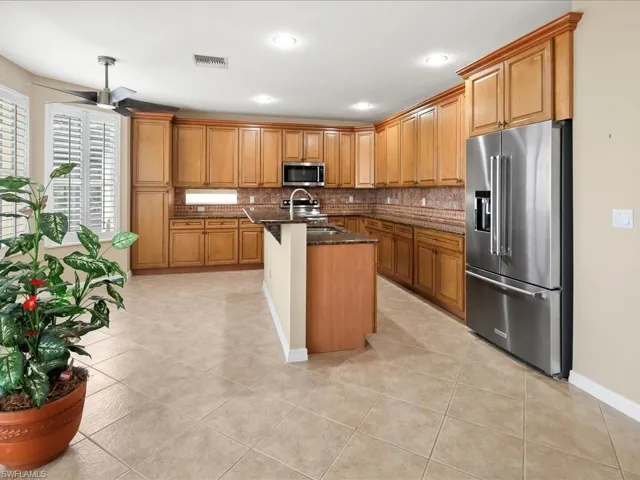 Eat-In Kitchen
