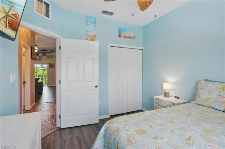 Guest bedroom 1 has a queen size bed