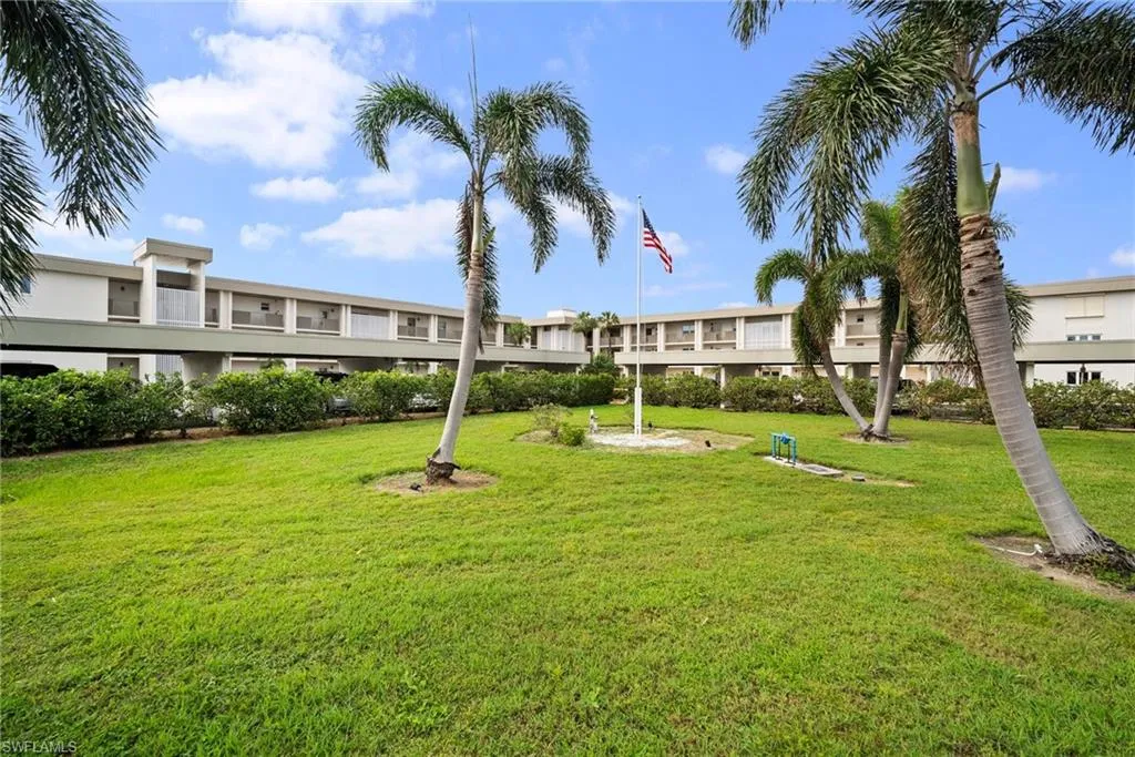 6102 Augusta DR, Fort Myers, FL 33907,224090497