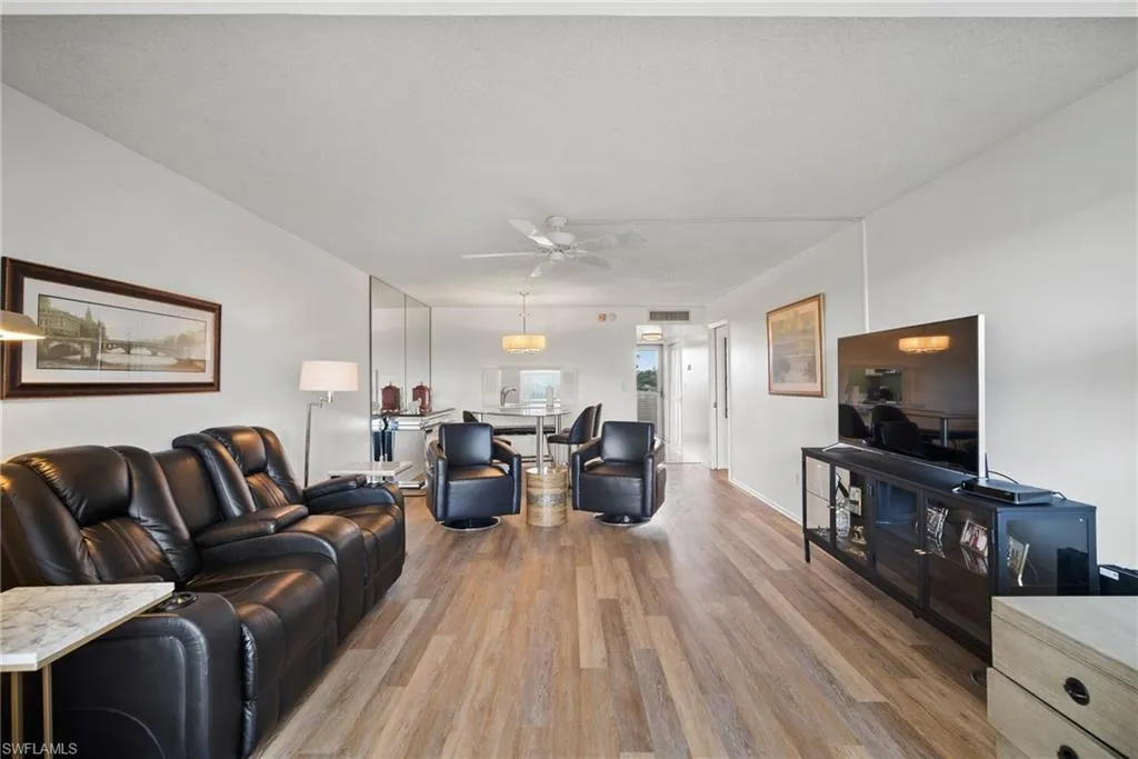 6102 Augusta DR, Fort Myers, FL 33907,224090497