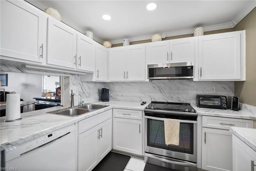 6102 Augusta DR, Fort Myers, FL 33907,224090497