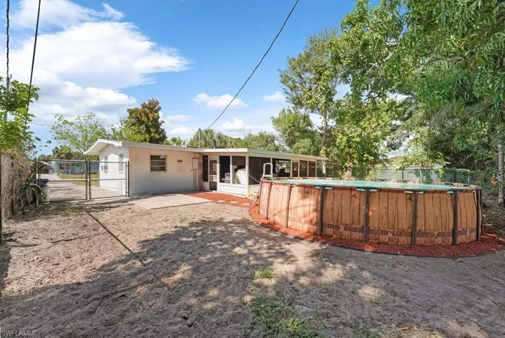 912  Hibiscus  LN, North Fort Myers, FL 33903