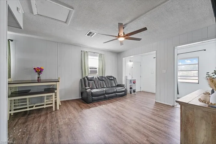 912  Hibiscus  LN, North Fort Myers, FL 33903