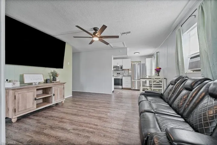 912  Hibiscus  LN, North Fort Myers, FL 33903