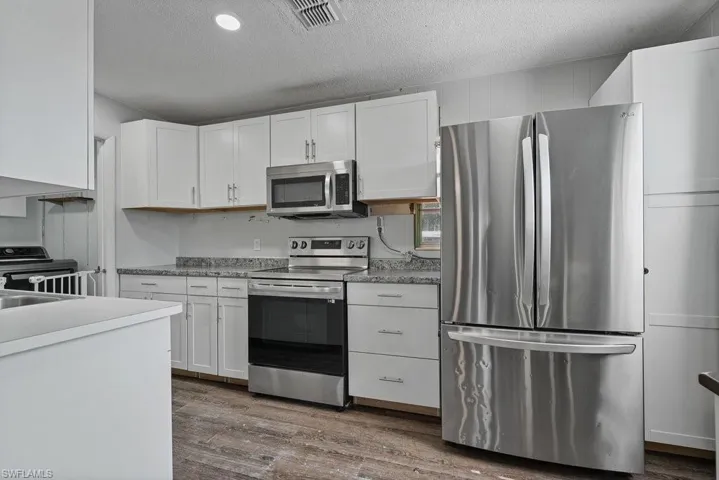 912  Hibiscus  LN, North Fort Myers, FL 33903