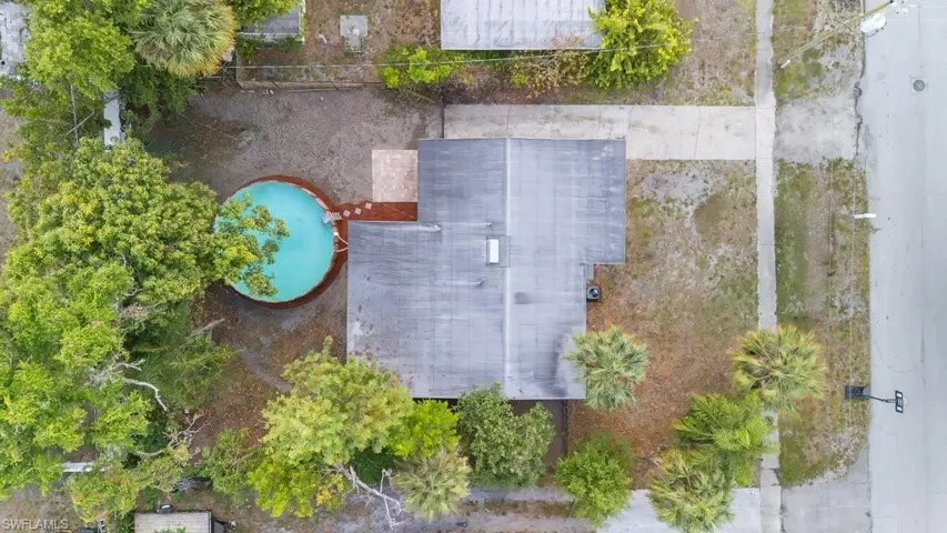 912  Hibiscus  LN, North Fort Myers, FL 33903
