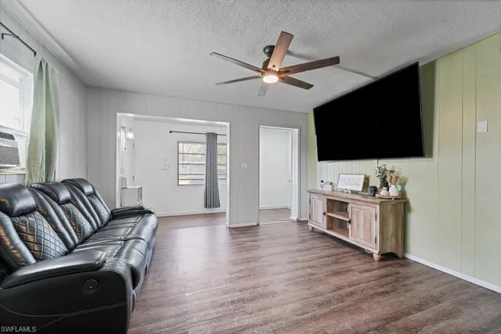 912  Hibiscus  LN, North Fort Myers, FL 33903