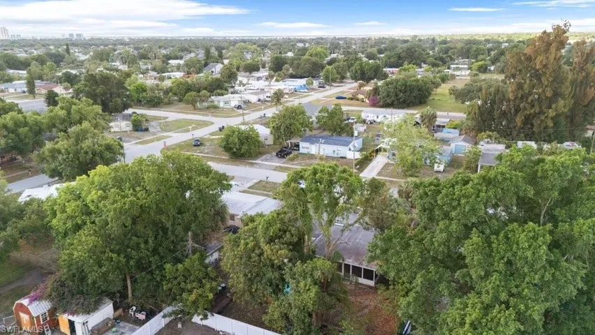 912  Hibiscus  LN, North Fort Myers, FL 33903