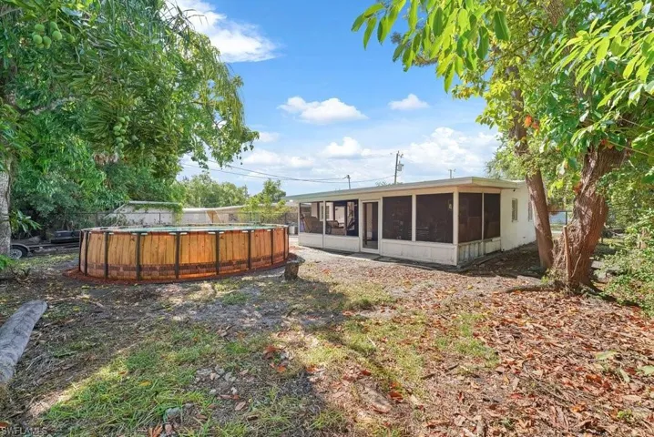 912  Hibiscus  LN, North Fort Myers, FL 33903