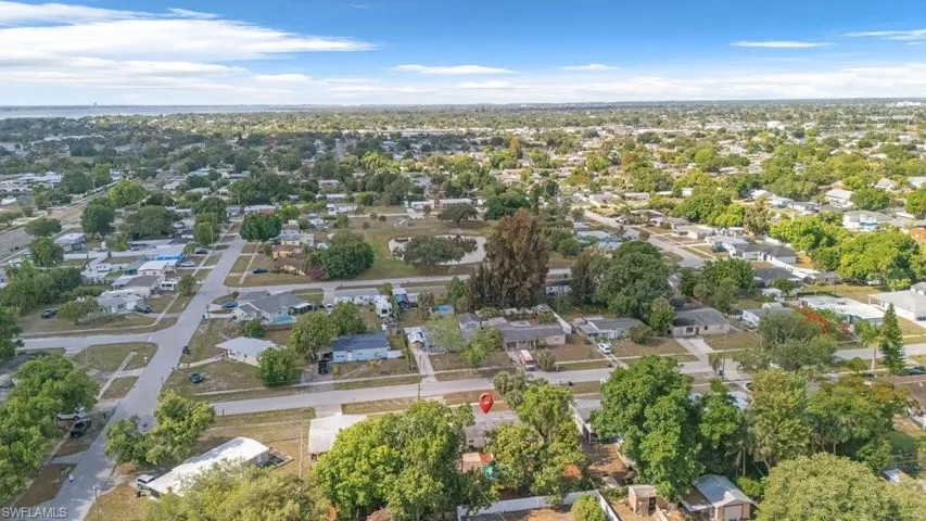 912  Hibiscus  LN, North Fort Myers, FL 33903
