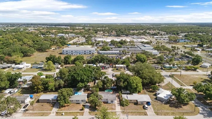 912  Hibiscus  LN, North Fort Myers, FL 33903