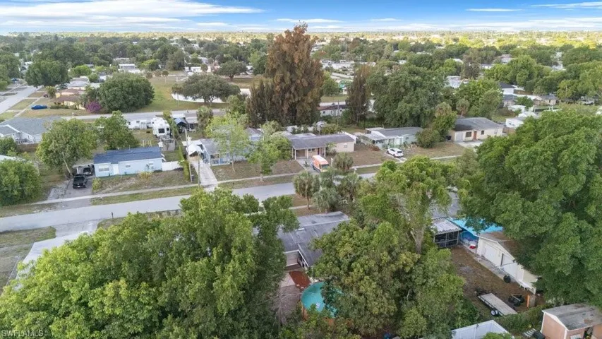912  Hibiscus  LN, North Fort Myers, FL 33903