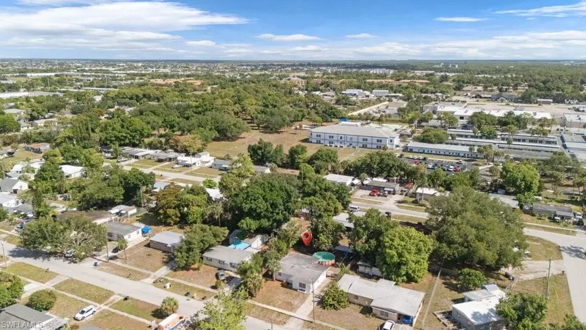 912  Hibiscus  LN, North Fort Myers, FL 33903