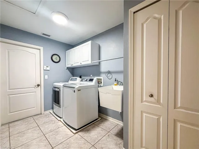 4116 Sw 1st Pl, Cape Coral, Florida 33914
