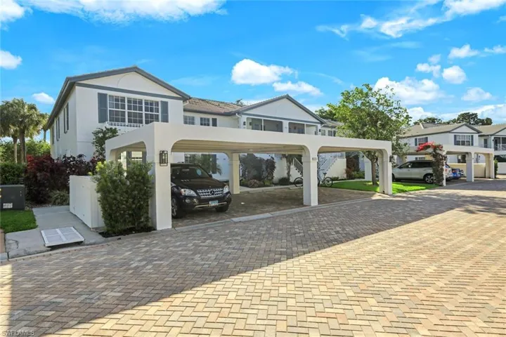 823 Tanbark Dr 103, Naples, Florida 34108