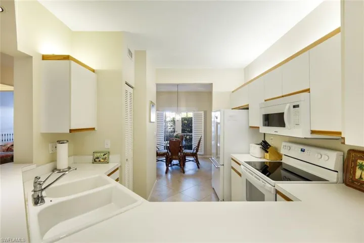 823 Tanbark Dr 103, Naples, Florida 34108
