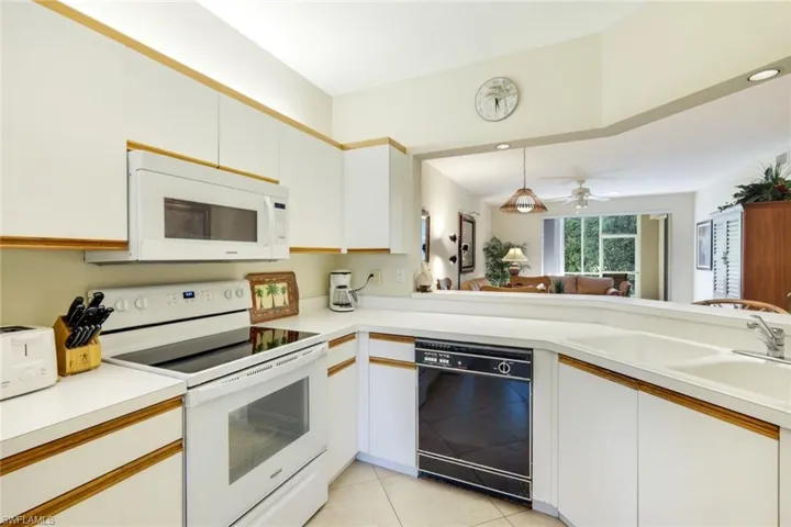 823 Tanbark Dr 103, Naples, Florida 34108