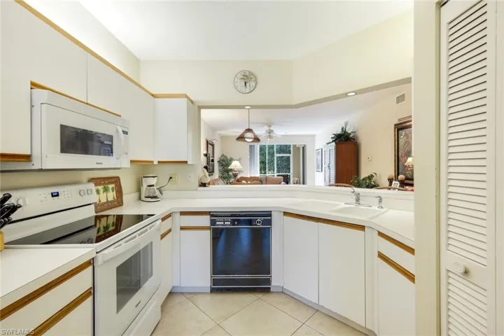 823 Tanbark Dr 103, Naples, Florida 34108