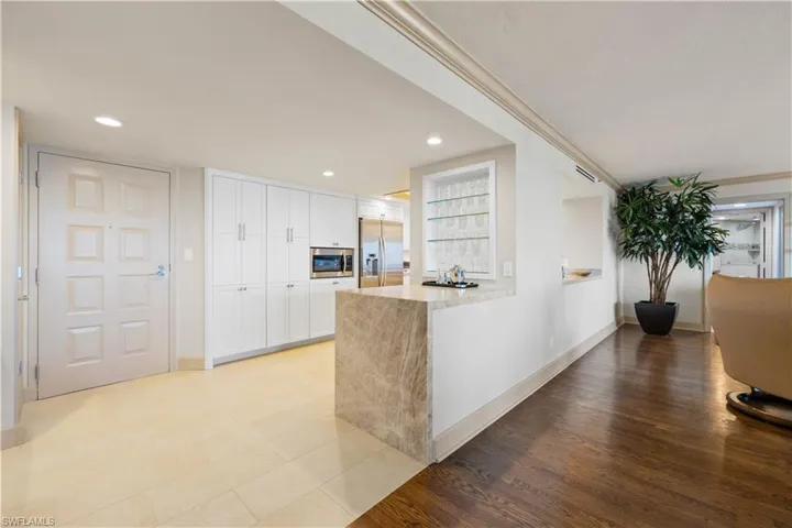 4651  Gulf Shore N BLVD, Naples, FL 34103