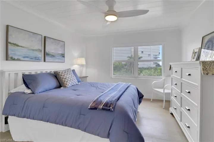 1  Bluebill  AVE, Naples, FL 34108
