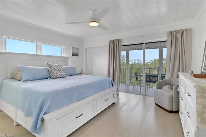 1  Bluebill  AVE, Naples, FL 34108