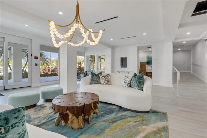 1  Bluebill  AVE, Naples, FL 34108