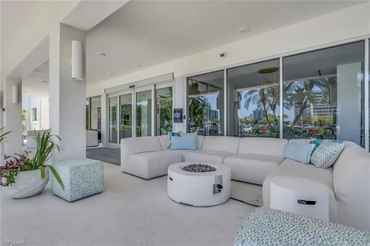 1  Bluebill  AVE, Naples, FL 34108