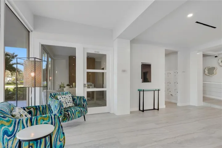 1  Bluebill  AVE, Naples, FL 34108