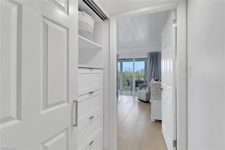 1  Bluebill  AVE, Naples, FL 34108