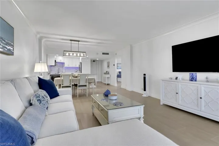1  Bluebill  AVE, Naples, FL 34108