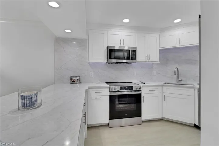 1  Bluebill  AVE, Naples, FL 34108