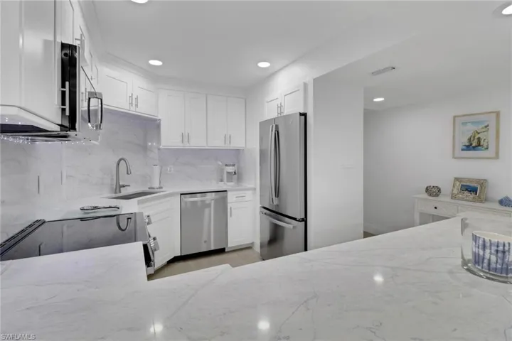 1  Bluebill  AVE, Naples, FL 34108