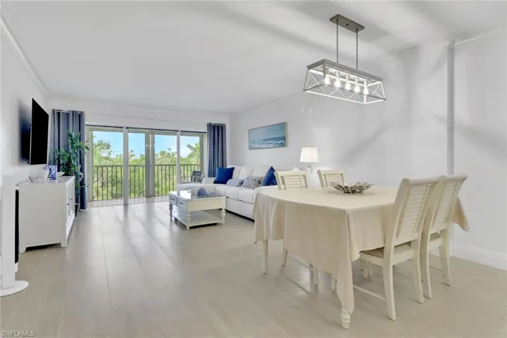 1  Bluebill  AVE, Naples, FL 34108