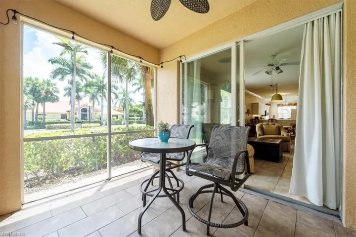 Sunroom / solarium featuring a ceiling fan