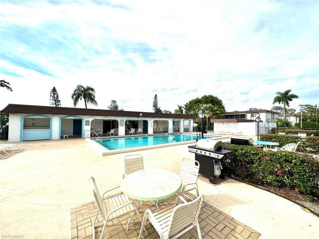 Super-Sized Pool Outdoor Setting
