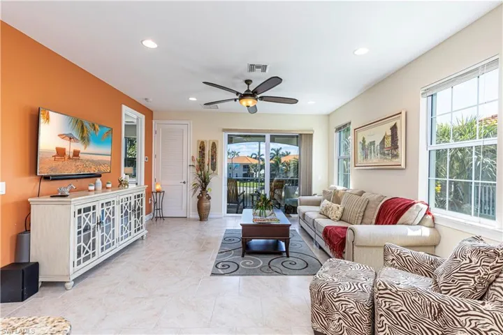 Living area with recessed lighting, visible vents, a healthy amount of sunlight, and a ceiling fan