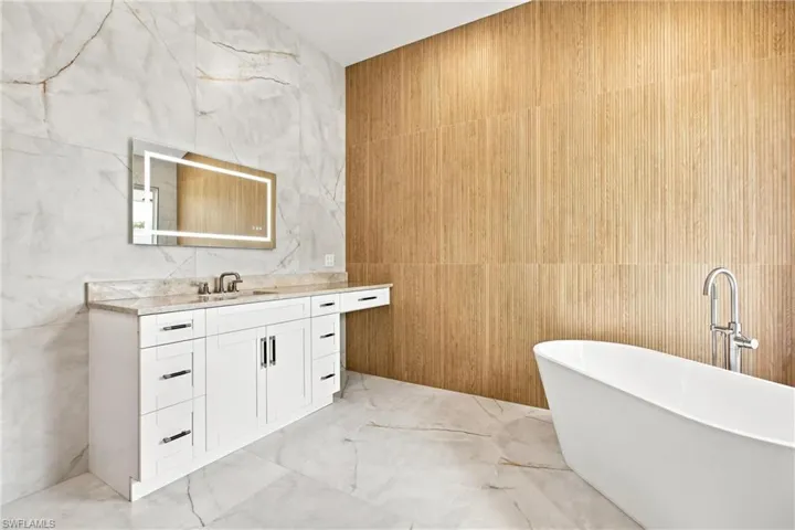 5203 Starfish Ave, Naples, Florida 34103