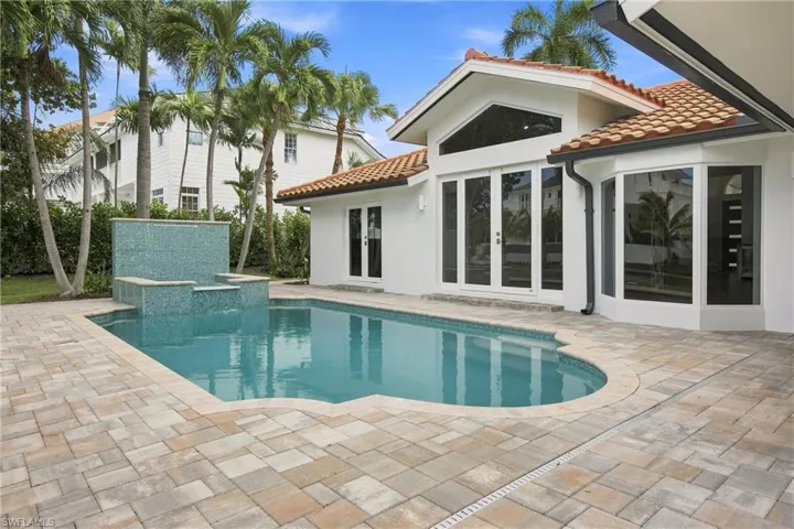 5203 Starfish Ave, Naples, Florida 34103