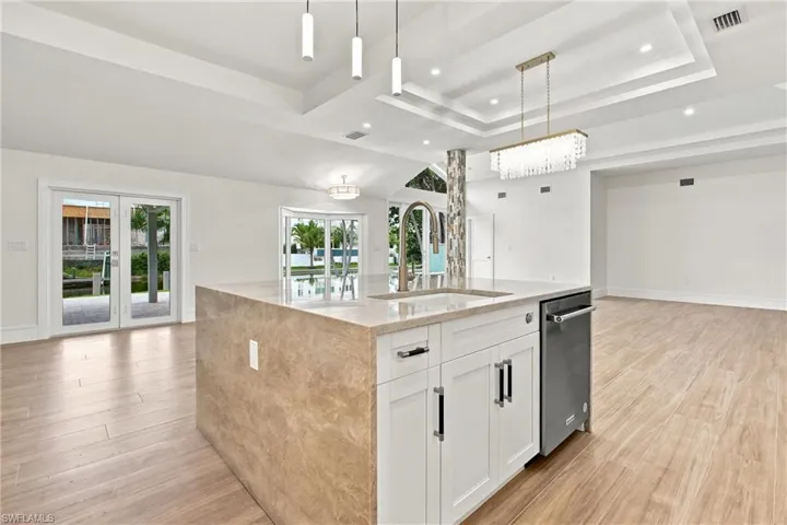 5203 Starfish Ave, Naples, Florida 34103
